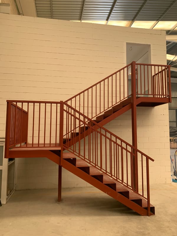 escaleras-metalicas-en-pamplona-2